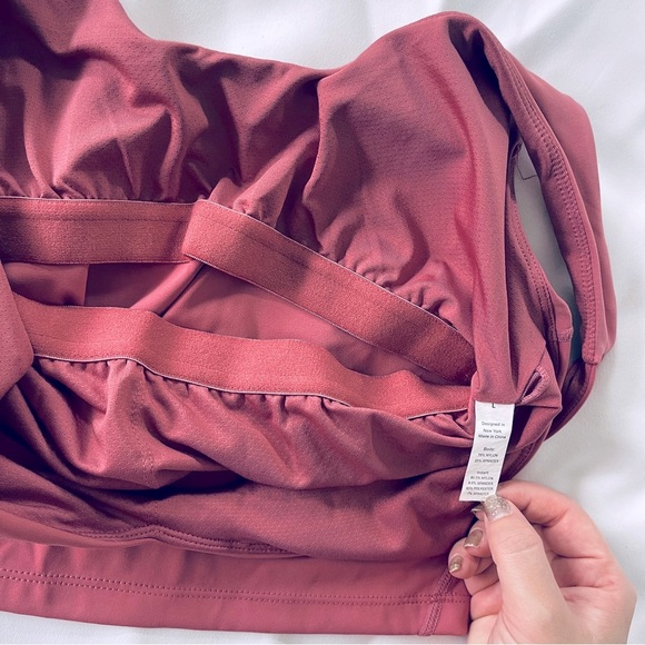 Athletic Longline Sports Tank Top with Built In Bra - Picture 4 of 8